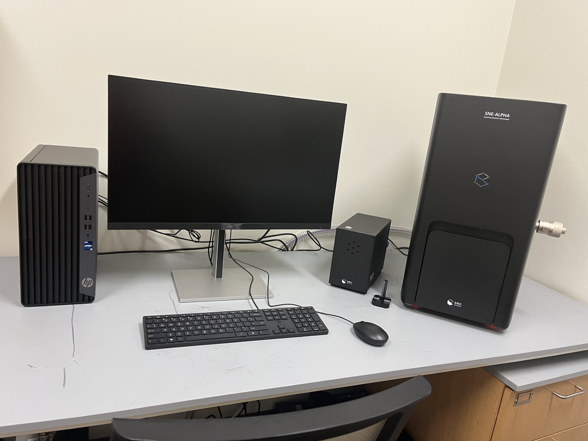 Tabletop Scanning Electron Microscope (SEM) SNE-ALPHA 