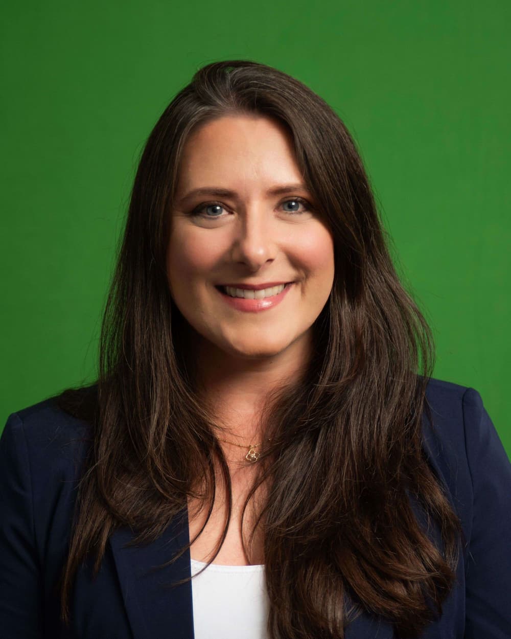 Ana Hoeinghaus Headshot