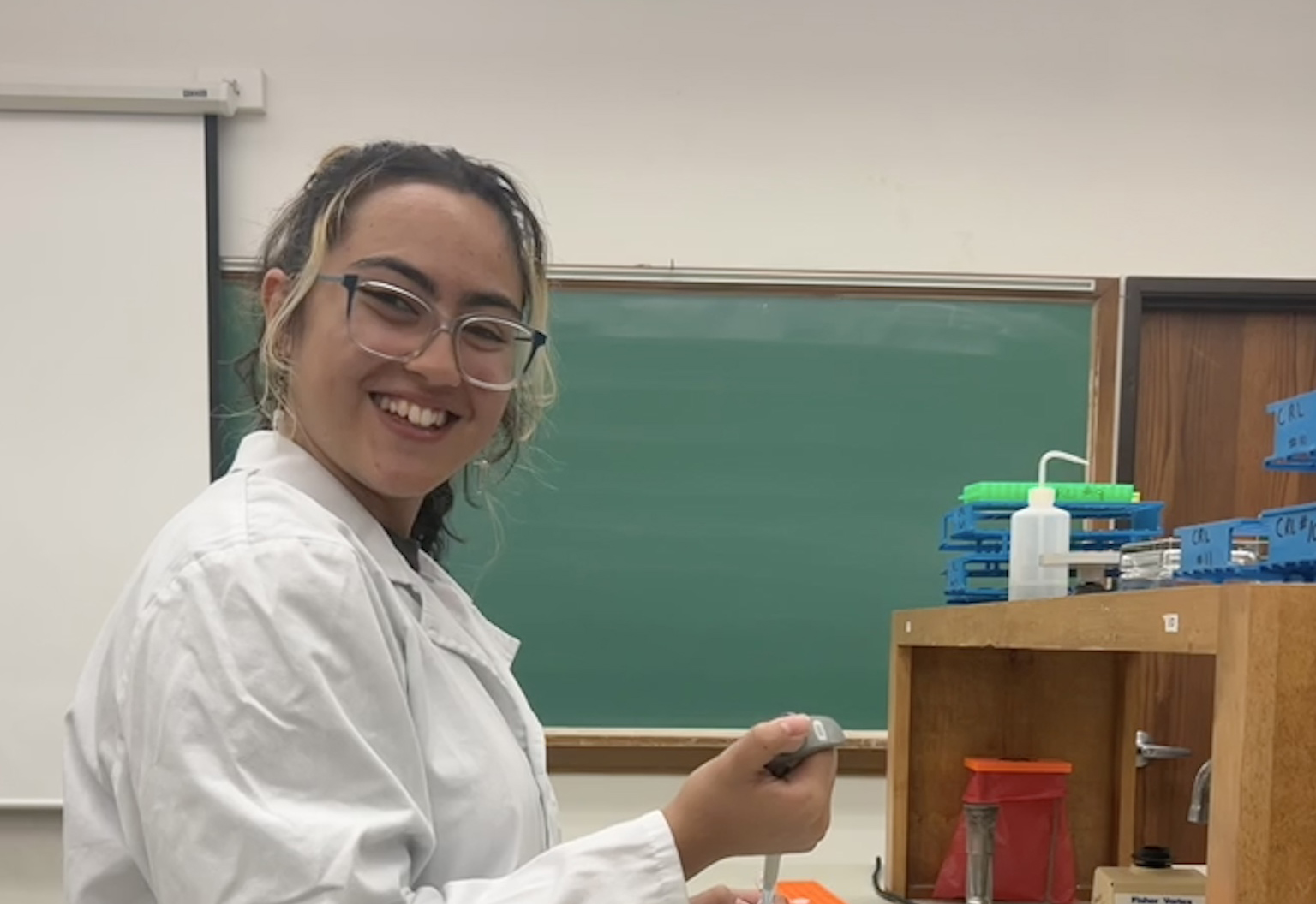 Alicia Gordon in the lab
